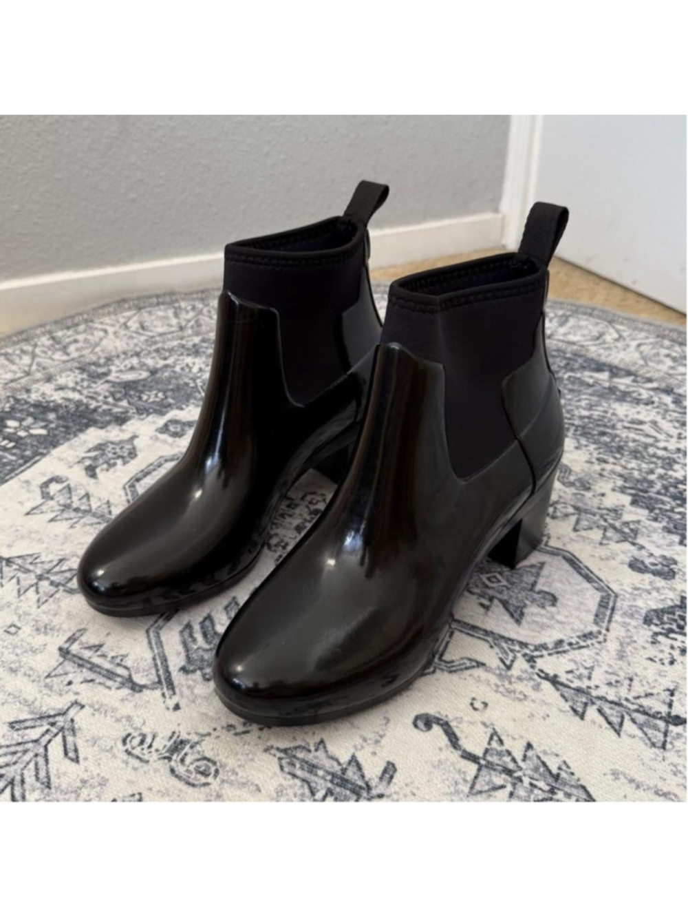 Hunter Refined Black Mid Heel Gloss Bootie - Size 7/38